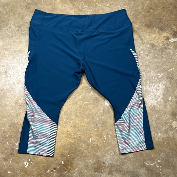 Nike Leggings in Green-Turquoise color way
Size: 3x - Picture 2 of 9